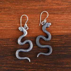 Nuevos Pendientes de Serpiente Góticos de Latón para Mujer, Acabado Plateado Oxidado, Estilo Bohemio con Textura Animal, Venta al por Mayor/OEM/ODM - Product Image 5