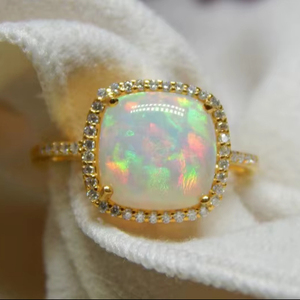 Élégante bague de cocktail vintage en argent sterling 925 plaqué or jaune opale de feu et accent de moissanite vendeur indien - Product Image 1