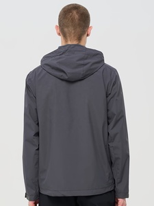 เสื้อแจ็คเก็ตกันลมน้ำหนักเบาพิเศษสำหรับผู้ชายแบบ OEM สั่งทำได้ แขนยาว ผ้าริปสต็อปกันน้ำ สีสันลำลอง มีซิปปิด - Product Image 3