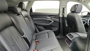 Audi Q8 e-tron Premium Plus 2024 Usado en Buen Estado - Product Image 2