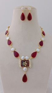 Royal Ruby Pearl Fusion Necklace Set Diseño único de piedra en forma de lágrima Material de latón pesado Joyería de moda Producto a granel - Product Image 4