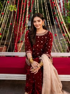 Costumes palazzo en velours de viscose de haute qualité et riche avec dupatta en crêpe française et travail de perles pour les occasions spéciales en provenance d'Inde - Product Image 2