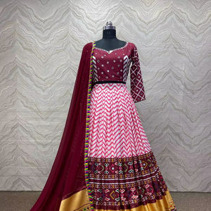 Mantequilla seda Lehenga Choli con Gota Zari impresión Digital elegante con espejo Real trabajo a mano y Gota Zari borde de encaje elegante Dupatta - Product Image 1