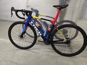 NUEVA Bicicleta de Carreras Trek Madone SLR 9 axs Gen 8 100% Original con Horquilla de Acero y Sistema de Líneas de Frenos Completo LISTA PARA ENVIAR - Product Image 4