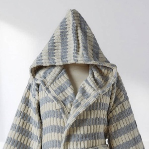 Albornoz Turco Pompom, Color Gris Lokum, con Capucha, 100% Algodón - Product Image 2