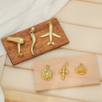 Nouveaux Breloques Pendentifs Laiton Brillant Croix Soleil Lune Cœur Ange Dinosaure Avion Plaqué Or Véritable 18 Carats pour Collier DIY Femme