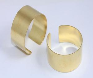 Brazalete de latón chapado en oro de alta calidad, pulsera de Joyería Moderna de diseño liso Simple personalizada para mujeres y niñas - Product Image 5