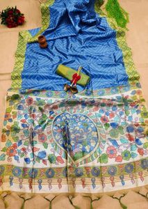 Sari en tissu de soie douce avec imprimé magnifique et pièce de Blouse contrastante et pompons sur le côté de la bordure motif traditionnel - Product Image 4