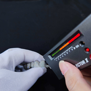 Designer élégant glacé personnalisé mens grillz fabriqués en or blanc 14kt avec des diamants moissanite vvs clarté améliorée - Product Image 6