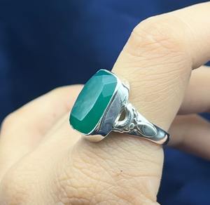 Bague de déclaration bohème en argent sterling fait main, sertie d'un onyx vert naturel unique, unisexe, idéale pour les mariages, fiançailles, cadeaux et fêtes - Product Image 4