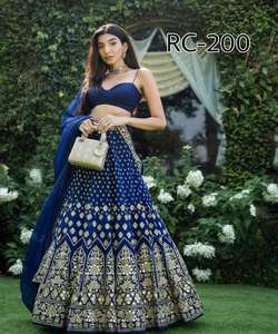 Nouvelle robe indienne Lahenga Choli de designer avec de riches broderies Alphanumero - Product Image 5