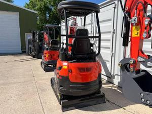 Livraison gratuite Nouvelle mini-excavatrice sur chenilles CFG NT18K de 1,37 tonne |   15 CV pour moteur diesel |   Profondeur de creusement de 2,12 m |   Moteur PLC pour pince hydraulique - Product Image 4