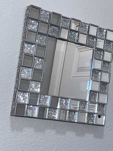 Espejo Decorativo de Pared Moderno Personalizado con Diseño de Tablero de Ajedrez de Diamantes/Espellos, con Marco de Hierro - Product Image 6