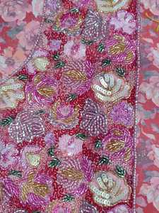 Blouse à col en U avec broderie florale perlée à la main personnalisée pour les tenues de mariage, débardeur formel avec logo sur le devant pour toutes les saisons - Product Image 4