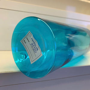 Bouteille d'eau en plastique PET sans BPA de 600 ml avec bouchon rabattable anti-fuite et marqueur de temps pour la salle de sport, le bureau, l'extérieur - Vaisselle PAVICO - Product Image 4