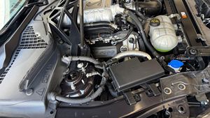 Ford Mustang Shelby GT500 d'occasion de 2022, appartenue au guitariste de rock alternatif célèbre Dave Navarro, avec guitare autographiée incluse. - Product Image 6