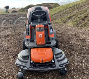 เครื่องตัดหญ้าแบบกล่องใส่ใบมีด รุ่น RC 320TS AWD 4 จังหวะ คุณภาพพรีเมียม สำหรับงานอุตสาหกรรม DIY และ OEM - Product Image 1