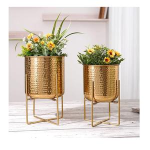 Nouvel arrivage de pots de fleurs Design classique Métal Aluminium Taille personnalisée Forme Couleur Utilisations dans la décoration de la maison et les articles de jardin - Product Image 1