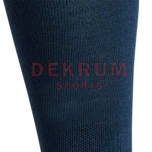 Chaussettes de sport légères sur mesure pour hommes Chaussettes de football élégantes avec fonction antidérapante Prix de vente en entier - Product Image 4