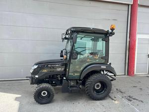 Envío Gratis, Tractor Compacto Solis Panther 26 HST Cab Black Edition de 26 HP y 1.0 Tonelada, Aprobado por EPA/CE - Product Image 1