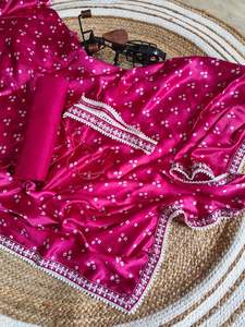 Bollywood Beautiful Bandhani print sarees avec broderie zari travail dentelle avec une belle ceinture incroyable avec chemisier Mono banglory - Product Image 3