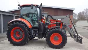 Nuevo Tractor M7131 con Maquinaria Agrícola Compacta - Product Image 5