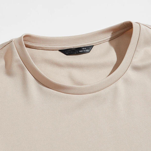 T-shirts unisexe avec short Ensembles d'été Vêtements de sport respirants et à séchage rapide Logo personnalisé imprimé ou styles de sport décontractés unis - Product Image 4