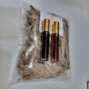 Offrez-vous de la chaleur et de l'élégance avec l'attrait de l'huile essentielle naturelle de Oud Pure - Product Image 4