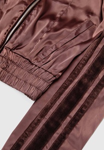 Tenues décontractées 2 pièces avec logo personnalisé pour femmes, veste courte à manches longues et fermeture éclair, ensemble de pantalons, survêtements personnalisés - Product Image 6