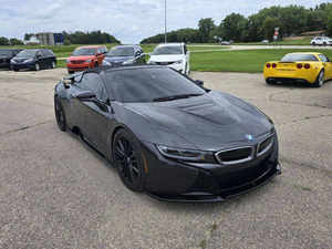 BMW I8 2019, AWD, Roadster de 2 Puertas, Asientos de Cuero, Caja de Cambios Manual/Automática, Volante a la Izquierda, Cámara Trasera, Combustible Diésel, Color Oscuro, Usado, Euro III - Product Image 3