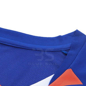 Kit de fútbol de equipo personalizado diseñado para máxima visibilidad y confianza en el día del juego Conjunto de camiseta de fútbol - Product Image 5