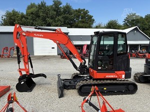 Mini-excavatrice d'occasion Kubota KX057-5 de 2023 pour la construction, type sur roues, poids opérationnel de 3 à 5 tonnes, godet hydraulique KYB - Product Image 3