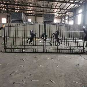 Portail d'entrée de sécurité en acier robuste de 20 pieds, style européen, personnalisé, en <span class=keywords><strong>fer</strong></span> <span class=keywords><strong>forgé</strong></span>, à double battant, design cheval - Product Image 2