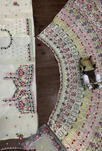 ชุดแต่งงานที่สวยงามปักเลื่อมทำงาน lehenga กับกระป๋องและชั้นผ้าใบ - Product Image 3