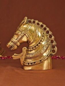 Socle décoratif en métal élégant pour la décoration festive de la maison, l'affichage de la Pooja, les cadeaux et l'accentuation de la table de luxe - Product Image 5