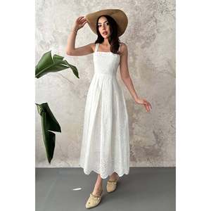 Robe blanche à bretelles brodée - Blanc - Product Image 2