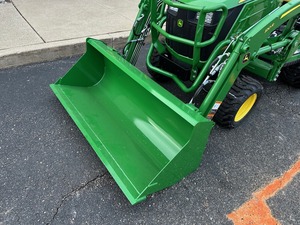 Tractor John Deere 1025R de Calidad con Cucharón y Retroexcavadora / Mini Retroexcavadora de Construcción 4x4 - Product Image 2