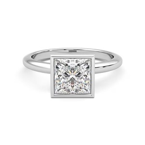 Anillo de compromiso con diamante de corte princesa cultivado en laboratorio de 1.50 ct F-VS2, engastado en bisel en oro macizo pulido de 14K, producto práctico. - Product Image 2