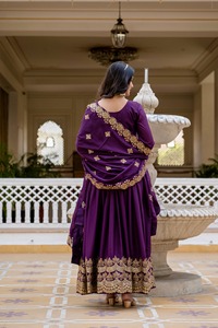 จอร์เจียสตาร์ชุดงานปักเลื่อมสำหรับผู้หญิงดีไซน์แบบบอลลีวู้ดจากผู้ผลิตแฟชั่น - Product Image 3