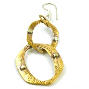 Boucles d'oreilles pendantes ovales texturées en plaqué or pour femmes, accessoire de mode élégant - Product Image 1
