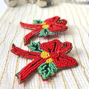 Pendientes de lazo hechos a mano con cuentas para mujer, joyería de moda festiva verde roja, Pendientes colgantes llamativos dorados para vacaciones de Navidad - Product Image 2