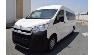 2020 para Toyota Hiace Manual Gearbox RWD Van con asientos de cuero oscuro y neumáticos R15 usados - Product Image 2