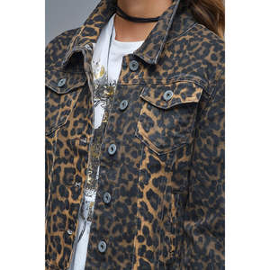 Veste en jean décontractée style streetwear à imprimé léopard avec délavage vieilli, décoration gothique en strass et sequins, détail boutons et ceinture - Product Image 6
