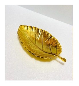 Bandeja con diseño de hoja de diseño Art Deco de aluminio con acabado dorado, bandeja decorativa de Metal artesanal para mesa central, adorno inspirado en plantas - Product Image 2