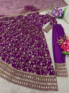 Vestido de Fiesta o Boda con Bordado de Lentejuelas sobre Tela de Georgette Sintética, Completamente Cosido, con Pantalón y Dupatta - Product Image 3