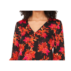 Top in chiffon nero stampato con scollo a V e orlo a strati di Vince Camuto - Product Image 2