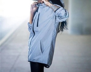 Veste pour femme à capuche très vendue, conception OEM, veste d'hiver décontractée à fermeture éclair, fabricant en gros, veste softshell haut de gamme - Product Image 3