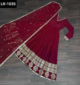 Vestido indio thnic Wea Heavy Designer Anarkali con flor sintética con lentejuelas bordadas Trabajo con borde de encaje de diseñador Dupatta - Product Image 4