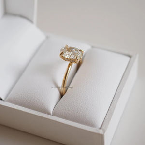 Anillo de propuesta de boda mínima con corte de hielo triturado brillante de diamante de moissanita ovalada alargada de 1,60 quilates con certificado GRA - Product Image 4