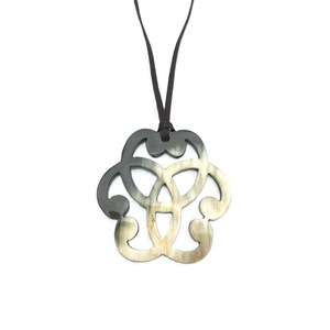 Collier pendentif en corne de buffle avec corne polie naturelle et chaîne Collier pendentif en corne de boeuf avec logo personnalisé - Product Image 3